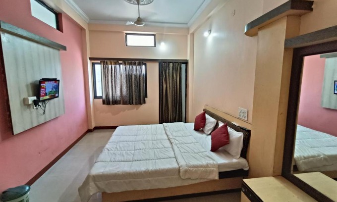 Maheshwar Hotel | Hotel chaitanya