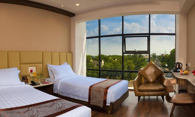 KK Nagar Hotel | Hotel CR Grande