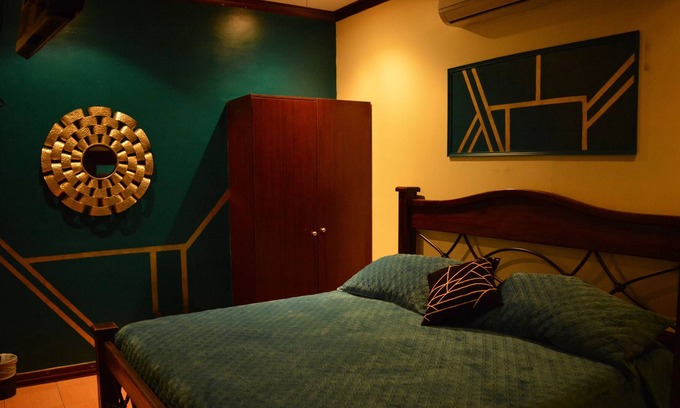 Amon Hotel | Hotel CR Lounge by Little Havana
