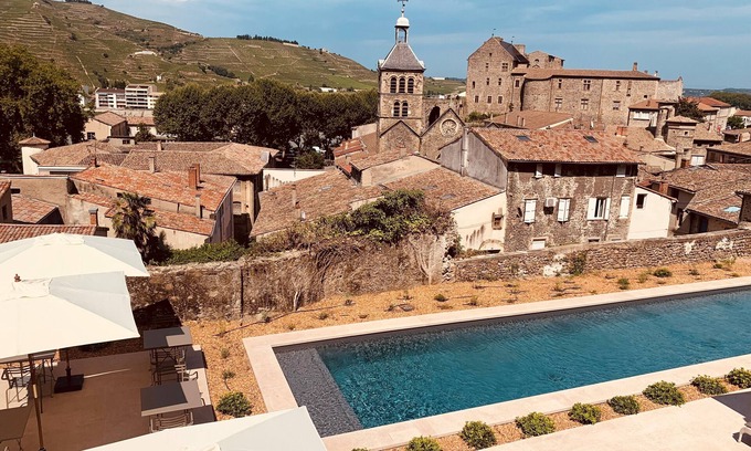 Tournon-sur-Rhone Hotel | Hotel de la Villeon