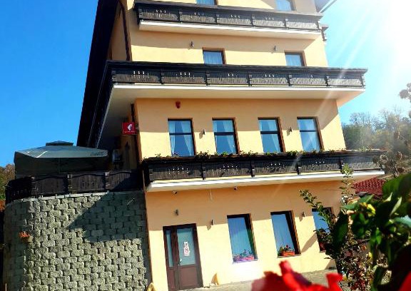 Medias Hotel | Hotel Dennis