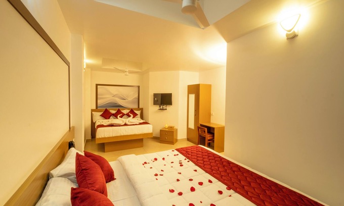 Thrissur Bed & Breakfast | Hotel Eden Palace