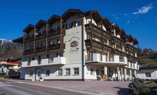 Baselga di Pine Bed & Breakfast | Hotel Edera