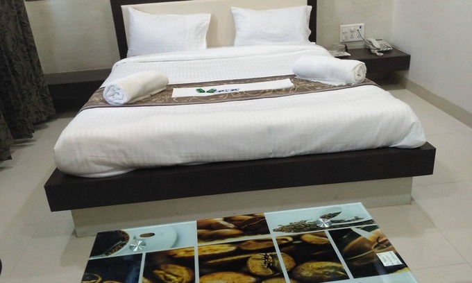 Hadapsar Hotel | Hotel Everest Inn