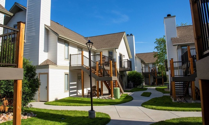 Lincoln Apartment | Hotel Family Loft Suite. 1K2Q Washer/Dryer. 10 min to downtown!
