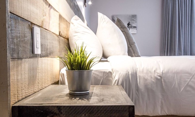 Val Morin Cabin | Hotel Far Hills