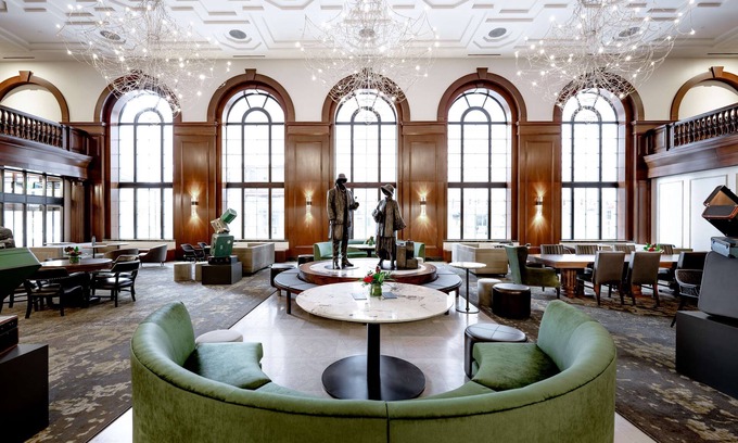 Downtown Des Moines Hotel | Hotel Fort Des Moines, Curio Collection by Hilton