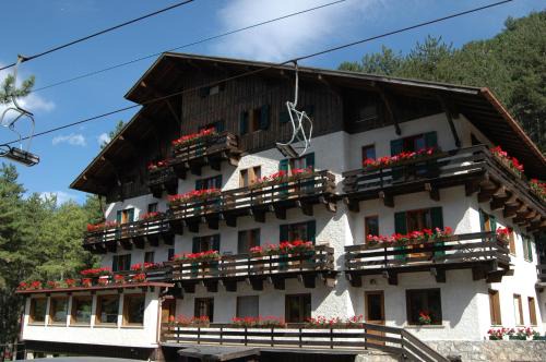 Scanno Hotel | Hotel Garnì Mille Pini
