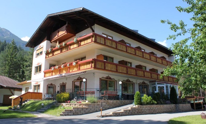 Stanzach House | Hotel Garni Waldhof - Wohlfühlen am Lech