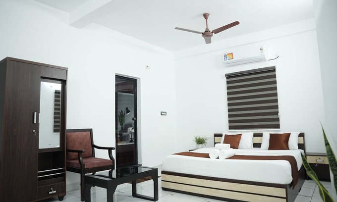 Kakkanad Hotel | Hotel Gold Suite - Premium stay in Kakkanad