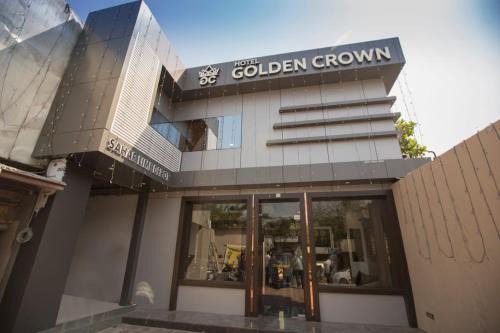 Vile Parle House | Hotel Golden Crown