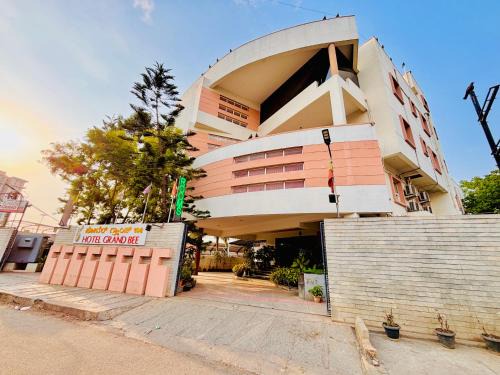 Yeshwanthpur Hotel | Hotel Grand Bee , Yeshwanthpur Junction