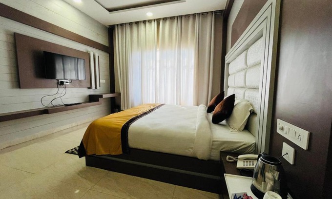 Bahadrabad Hotel | Hotel Grand Lajja by AHAR