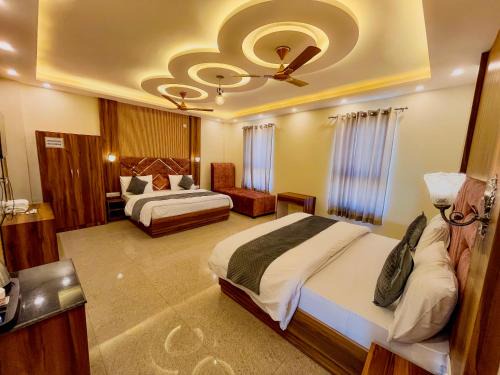 Lansdowne Hotel | Hotel Grand Safari