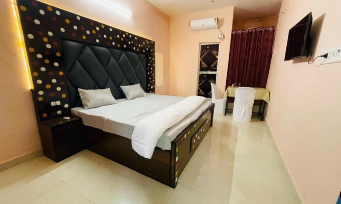 Jabalpur Hotel | Hotel green park