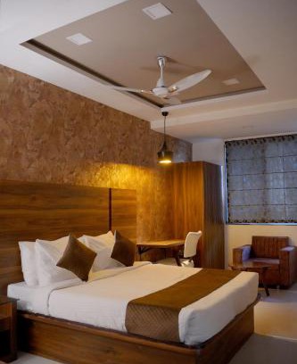 Anand Hotel | Hotel Green Woodd