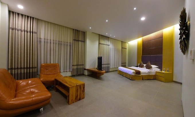 Anand Hotel | Hotel H