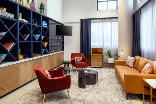 Red River Cultural District Hotel | Hotel Indigo Austin Downtown - University by IHG