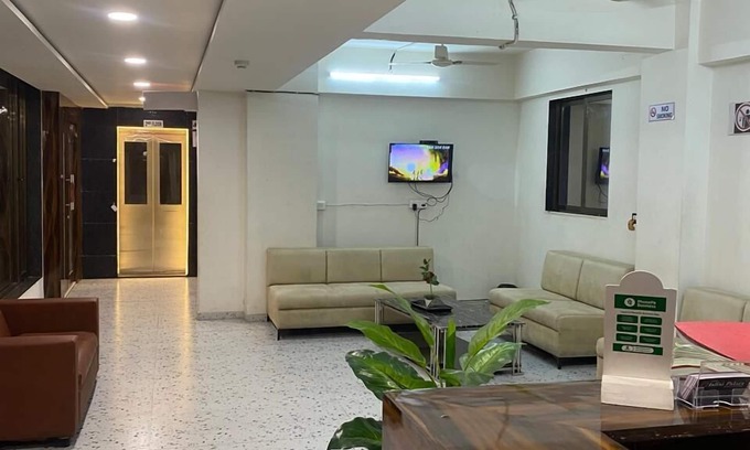 Udhna Hotel | Hotel Infini Palace