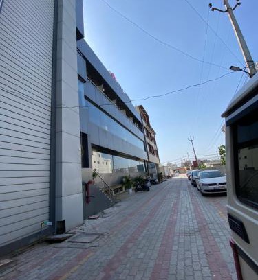 Muzaffarpur Hotel | Hotel JB Residency Zirakpur Chandigarh # Parking # Lift # Large Rooms # Property of the Year