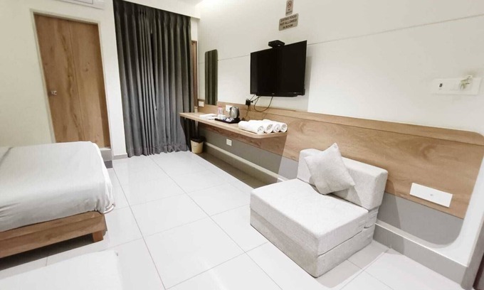 Dwarka Hotel | Hotel Kant by GoHotels - Near Shree Dwarkadhish Temple