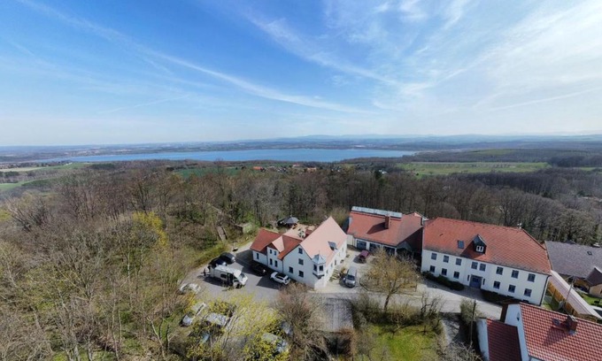 Markersdorf Hotel | Hotel Kreuzbergbaude beim Berzdorfer See mit Wohlfühl Sauna