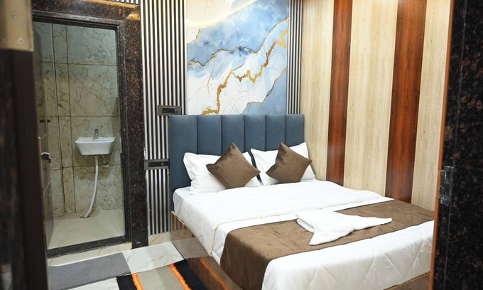 Jhusi Hotel | Hotel Kumar Continental