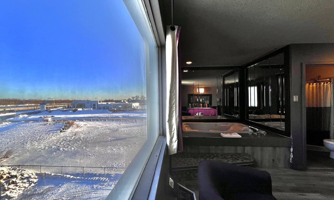 Longueuil Hotel | Hotel L'Express