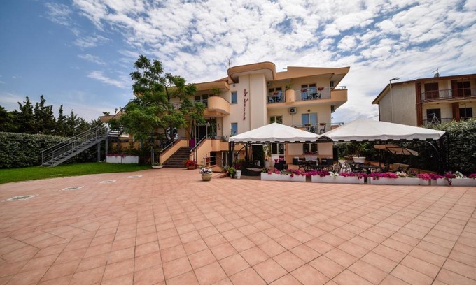 Fabrizio Hotel | Hotel La Villa