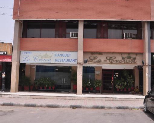 Sector 35 Bed & Breakfast | Hotel Le Crown