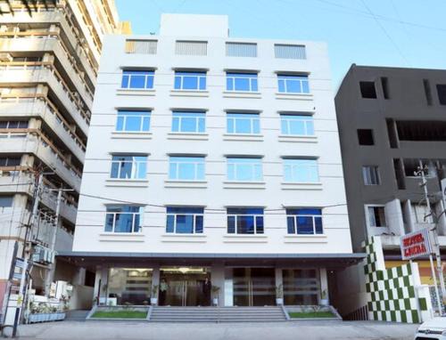 Sayajiganj Hotel | Hotel Limra Vadodara