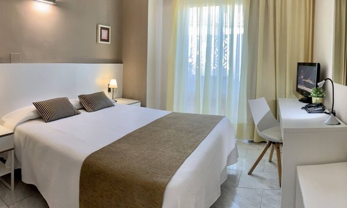 Sant Carles de la Rapita Hotel | Hotel Llansola