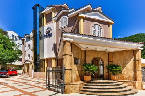 Podmaine Hotel | Hotel Max Prestige