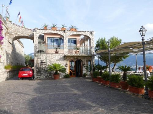 Monte Chiaro Hotel | Hotel Mega Mare