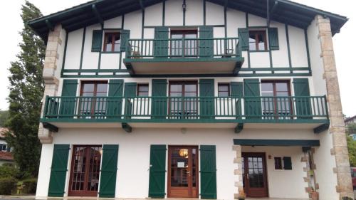 Saint-Pee-sur-Nivelle Hotel | Hotel Mendionde