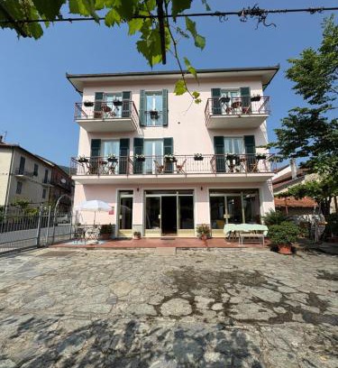 Bardineto Apartment | Hotel Momora
