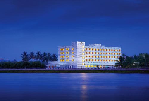 Hubli Hotel | Hotel Naveen Lakeside