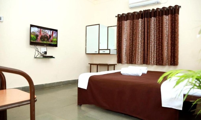 Ghodegaon Hotel | Hotel New India Bhimshakar
