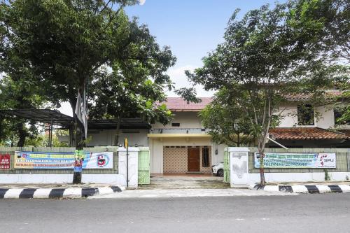 Demak Hotel | Hotel O Alika Homestay