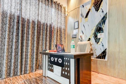 Delhi Hotel | Hotel O Flagship Siddharth Hotel Yamuna Vihar C Block Stand