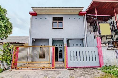 Pekanbaru Hotel | Hotel O Homestay Dinda Syariah Near Masjid Al Amin