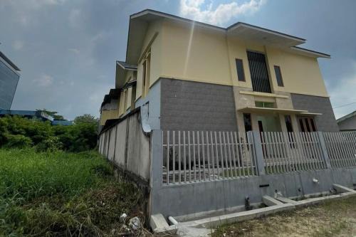 Pekanbaru Hotel | Hotel O Lona Guest House SyariahNearScience Park Universitas Riau