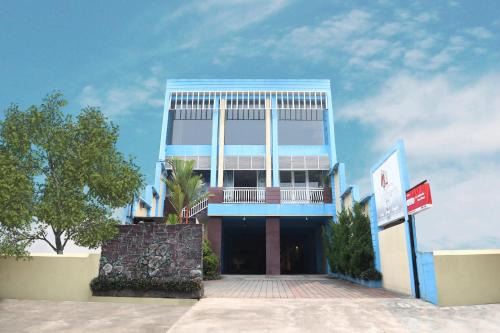 Padang Hotel | Hotel O M Authentic Kost Man