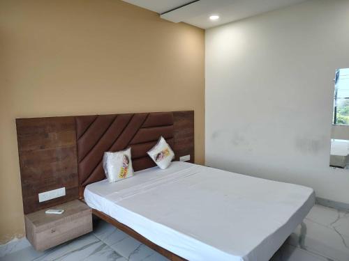 Barwani Hotel | Hotel O Midway Treat Barwani