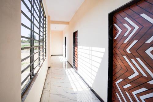 Burhanpur Hotel | Hotel O Midwaytreat Burhanpur