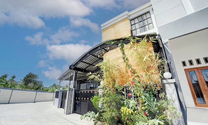 Ponorogo Hotel | Hotel O MIOXIO Syariah Kost