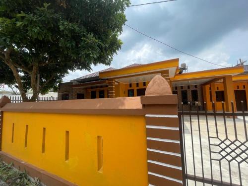 Pekanbaru Hotel | Hotel O Neva Guest House SyariahNearWaduk Cipta Karya