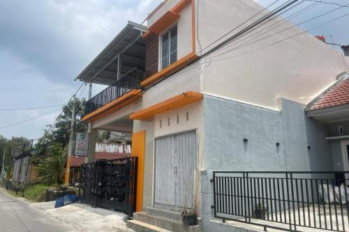 Pekanbaru Hotel | Hotel O Njy House SyariahNearBandara Sultan Syarif Kasim II