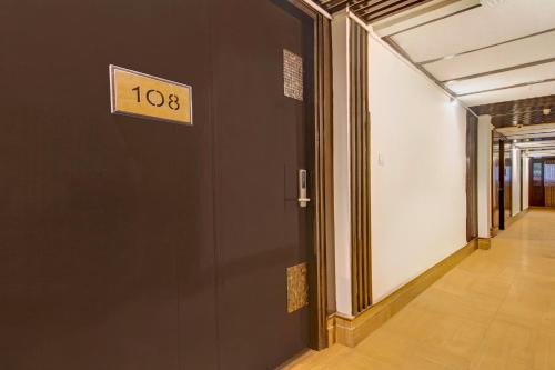 Banjara Hills Hotel | Hotel O OAK Whiteridge near L.V Prasad & Basava Tharakam hospital Banjara Hills