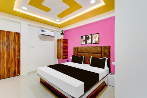 Ahmedabad Hotel | Hotel O Shaligram